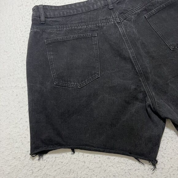 Shein Women's Plus Size 2X Black Denim Shorts Butterfly Print 6" Inseam - Picture 5 of 9